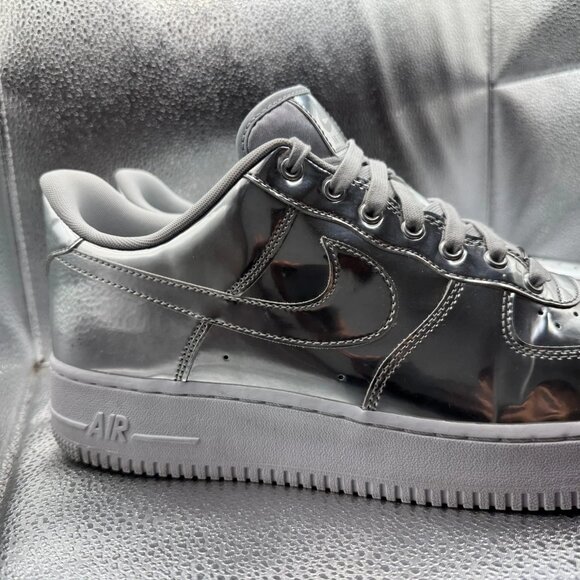 Size 14 Nike Air Force 1 SP Chrome Metallic Silver Womens Sneaker CQ6566-001 - Picture 2 of 11